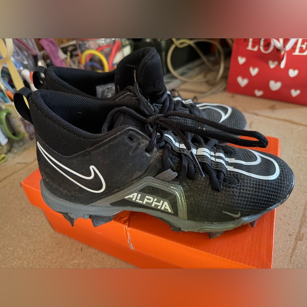 Youth Nike cleats excellent condition! - Picture 9 of 14